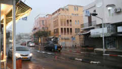 شاهد: بدء المنخفض الجوي - أمطار غزيرة ورياح تضرب مدينة يافا 